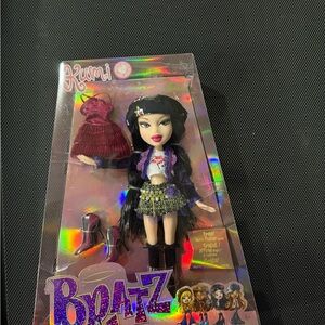 Bratz KUMI Doll New with Outfit and Accessories